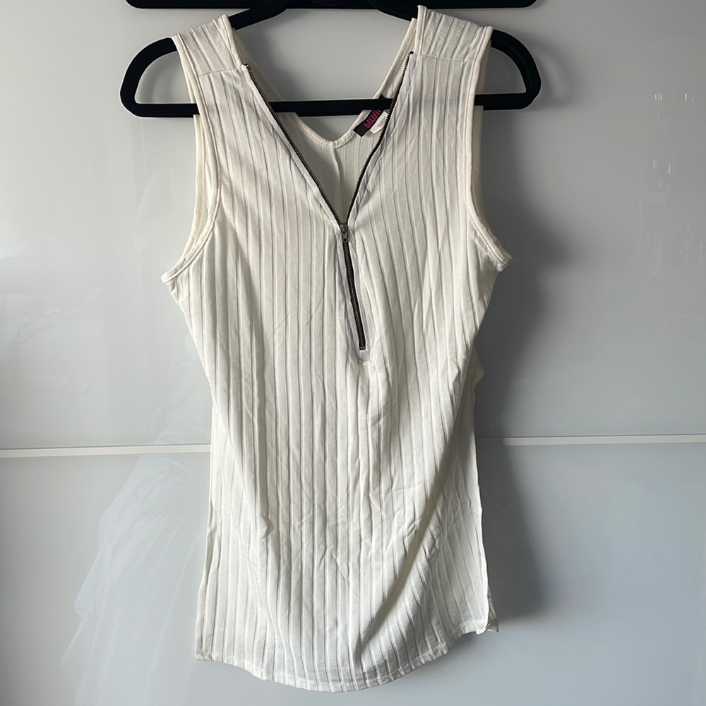 Got to go!! NWOT Blush plus long tip with zipper front - Size 1XL